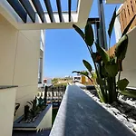 شقة 2-bedroom With Pool, Walk To & Town