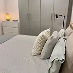 شقة 2-bedroom With Pool, Walk To & Town *