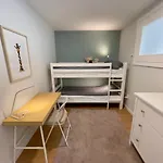 2-bedroom With Pool, Walk To & Town شقة إيريسييرا