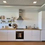 شقة 2-bedroom With Pool, Walk To & Town *
