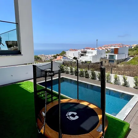 2-bedroom With Pool, Walk To & Town شقة *