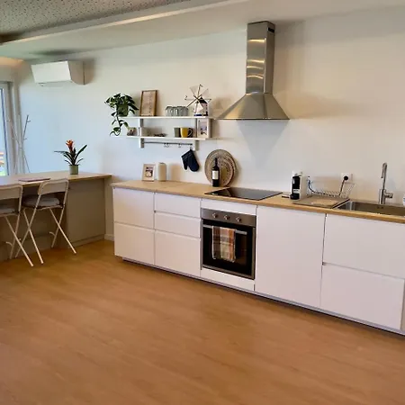 Appartement 2-bedroom With Pool, Walk To & Town