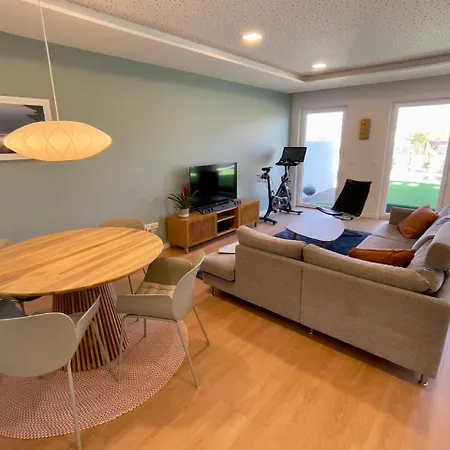 Appartement 2-bedroom With Pool, Walk To & Town