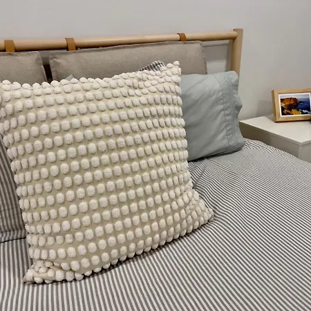 2-bedroom With Pool, Walk To & Town شقة *