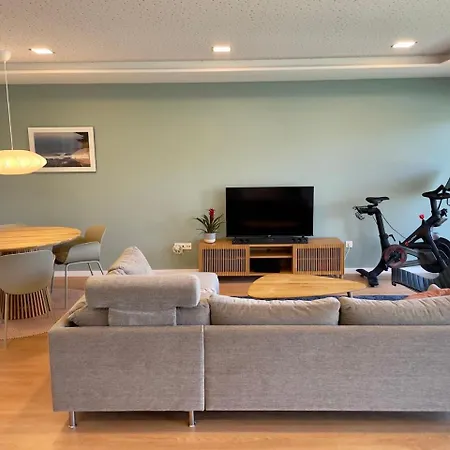 شقة 2-bedroom With Pool, Walk To & Town إيريسييرا