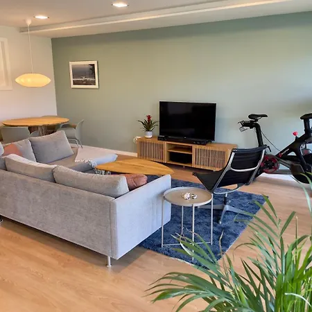 شقة 2-bedroom With Pool, Walk To & Town إيريسييرا